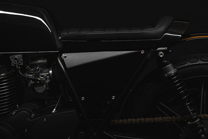 Subframe dipangkas dan diberi jok baru