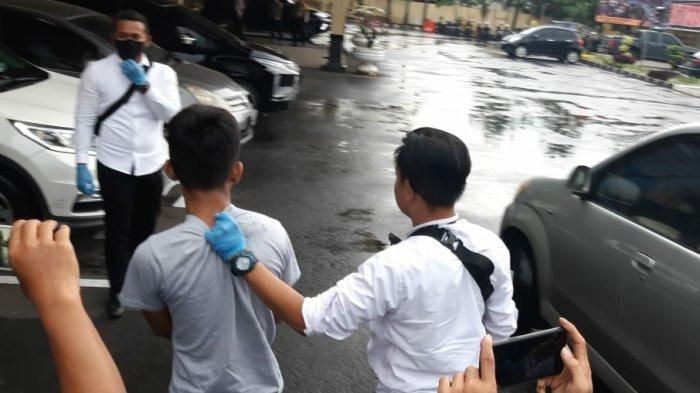 R, siswa SMA di Tasikmalaya yang menggondol Yamaha FreeGo, Toyota Yaris serta Honda CR-V milik mantan Kapolda Jabar