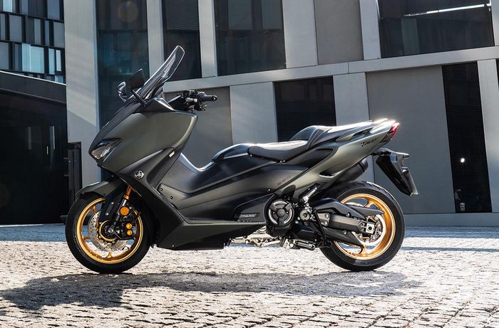 Sosok Yamaha TMAX560 dari samping