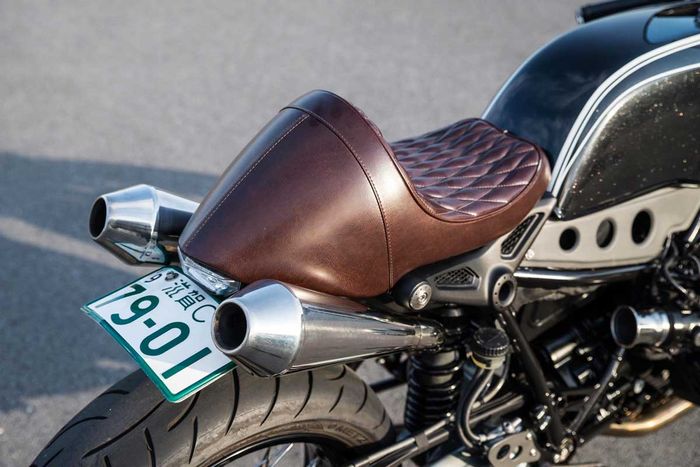 Jok ala cafe racer lawas untuk BMW R nineT