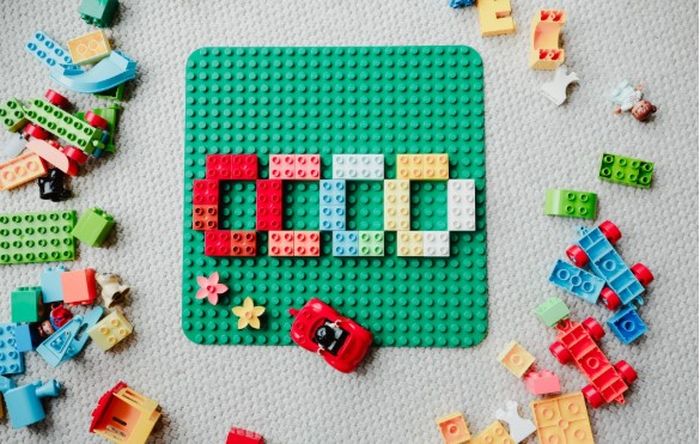 Logo Audi dari Lego
