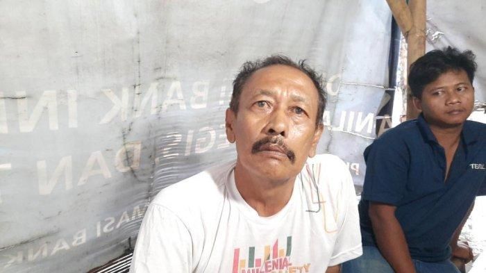 Lili (61), yang telah berprofesi sebagai sopir angkot sejak tahun 1991 merasakan dampak sepinya penumpang saat penerapan PSBB.