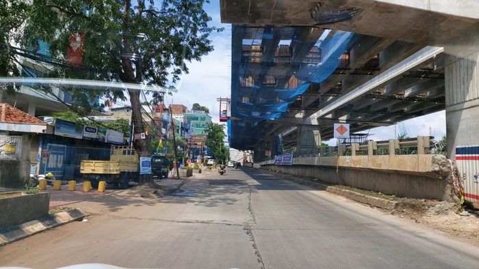 Jl. Inspeksi Kalimalang (Jl. KH. Noer Ali) pada hari ke-2 PSBB Kota Bekasi (16/4/2020)