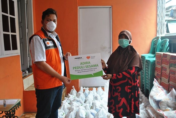 Paket sembako yang dibagikan Adira ke masyarakat