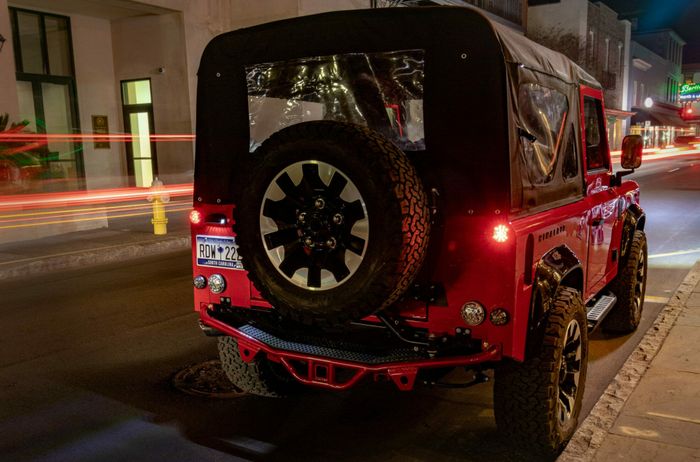 Land Rover Defender bertajuk 70th Clone kreasi Himalaya