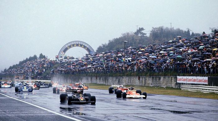 F1 Jepang pada tahun 1976, kala James Hunt menjadi juara dunia. 