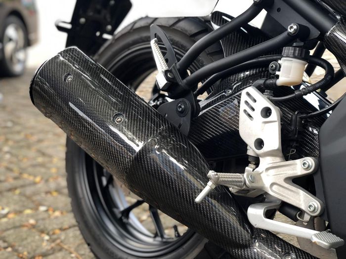 Cover carbon untuk knalpot Yamaha XSR155