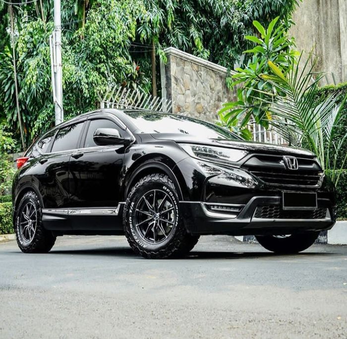 Honda All New CR-V Turbo bergaya kekar dengan ban A/T