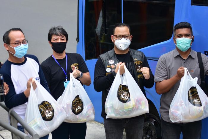 HOG Nusantara Jakarta Chapter bagi-bagi paket sembako