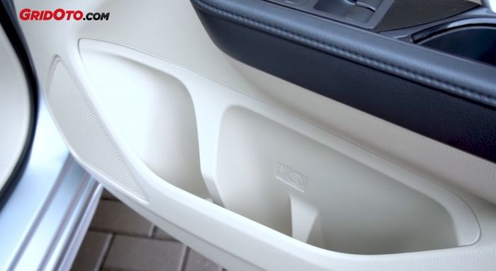 Ruang penyimpanan di Xpander tak akan sulit dicari