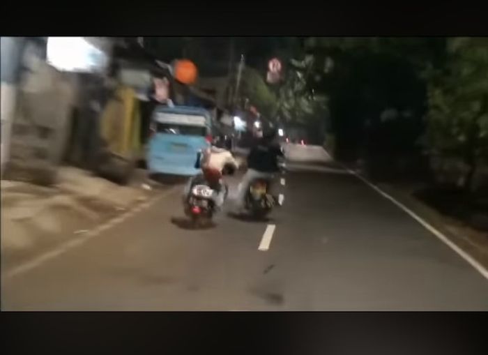 Pelaku curas mencoba melarikan diri dengan mengebut dan melakukan beberapa manuver