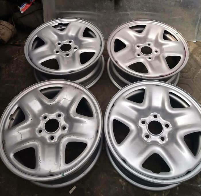 Pelek Kaleng Toyota RAV4