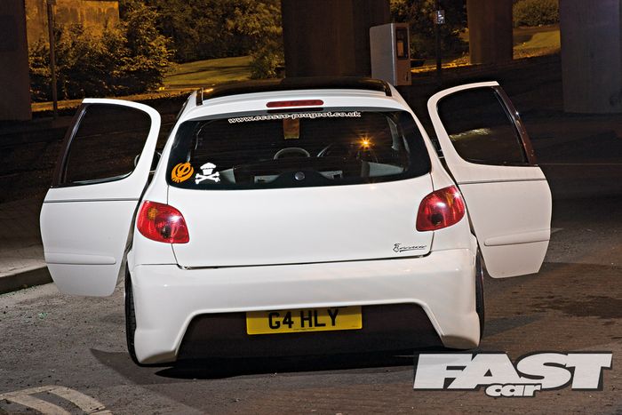 Tampilan belakang Peugeot 206