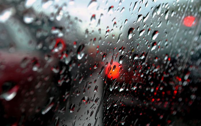 Ilustrasi air pada kaca jendela mobil