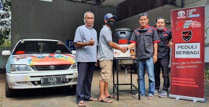 Toyota Soluna Community berikan bantuan tempat cuci tangan portabel
