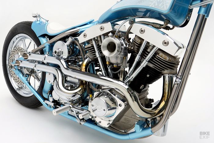 Tampilan mesin dan knalpotnya