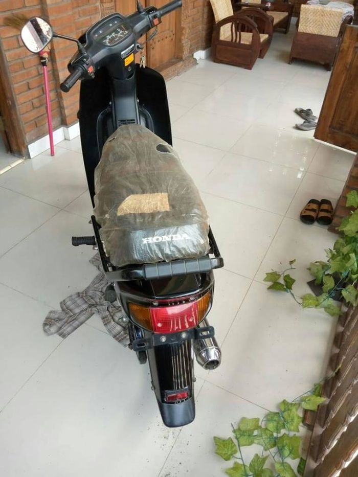 Kondisi belakang Honda Astrea Grand yang masih orisinal sejak 1997