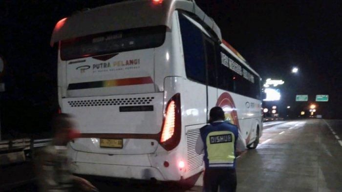 Ilustrasi bus AKAP dari Jawa ke Sumatera