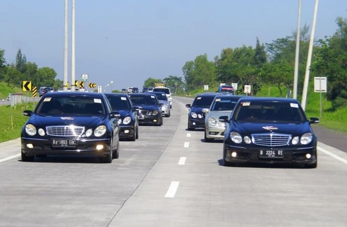 Ilustrasi touring Mercedes-Benz Club Indonesia