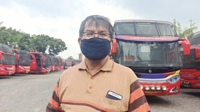 Padang Simatupang, pengusaha angkutan Bus Halmahera di Medan