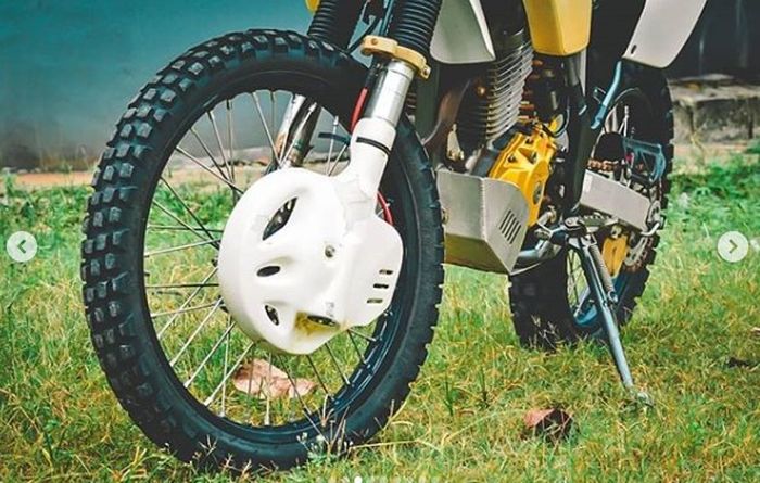 Bagian kaki-kaki depan Honda XR400R