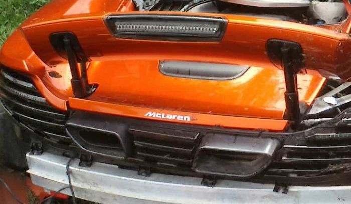 McLaren MP4 12C hancur berantakan di Tol Jagorawi
