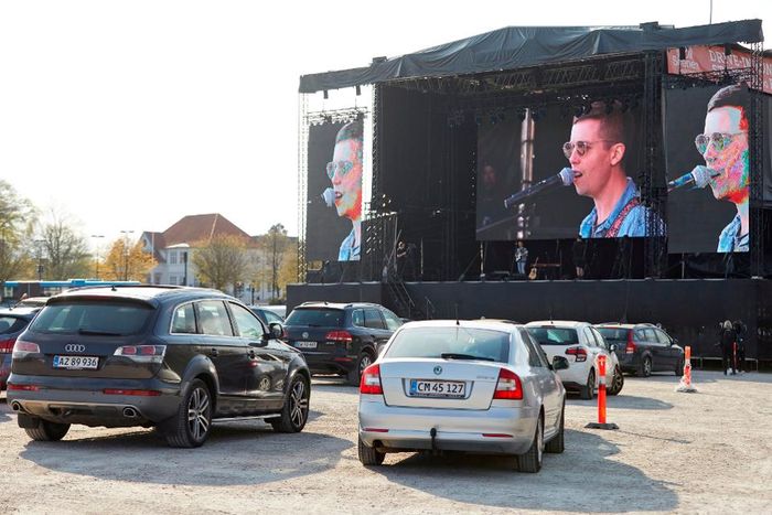 Menonton konser ala bioskop drive-in di Denmark