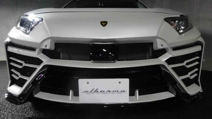 Bumper depan diubah habis dibuat mirip Lamborghini Urus
