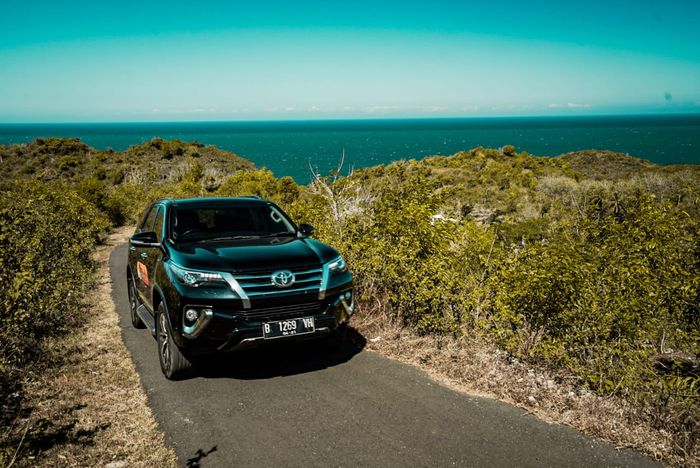 Ilustrasi Toyota Fortuner