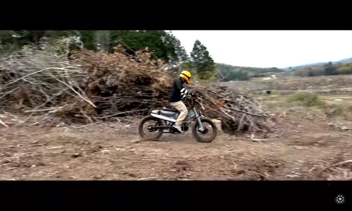 Meski motor bebek, main tanah bukan masalah