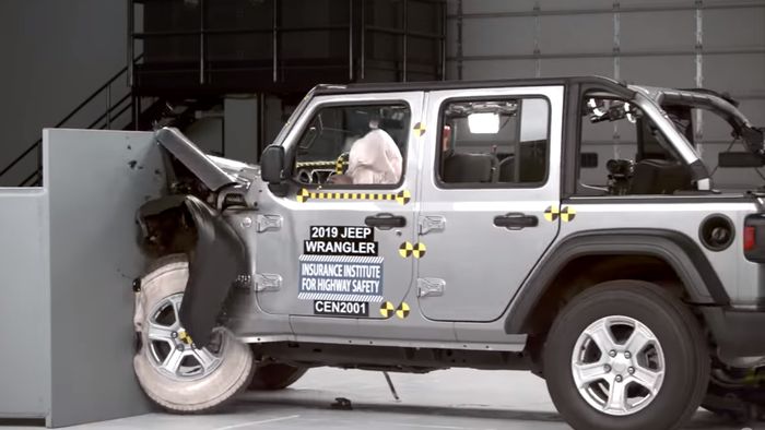 Uji tabrak Jeep Wrangler 2019 yang dilakukan IIHS