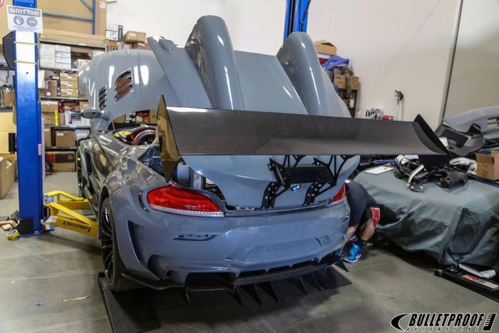 Bagian belakang BMW Z4 ini bisa dibuka utuh 