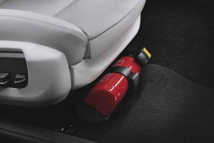 Ilustrasi APAR di mobil