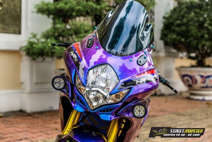 Headlampnya pakai punya Suzuki Satria F150 dong