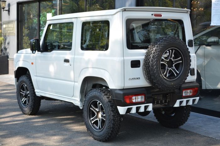 Tampilan belakang Suzuki Jimny hasil garapan M'z Speed