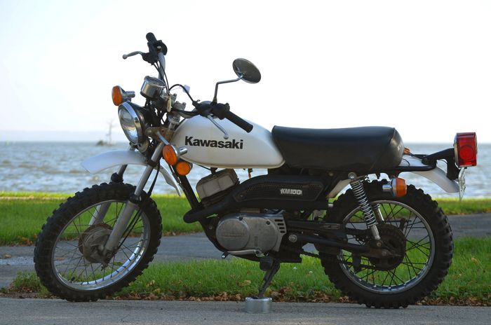 detail Kawasaki KM100, mini bike bertampang trail jadul yang mirip W175TR