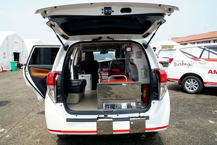 5 Toyota Kijang Innova untuk bantu mobilitas tim medis COVID-19