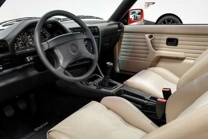 Interior BMW E30 M3 1991 milik mendiang Paul Walker.