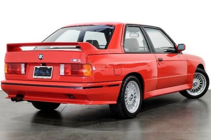 BMW E30 M3 1991 milik mendiang Paul Walker