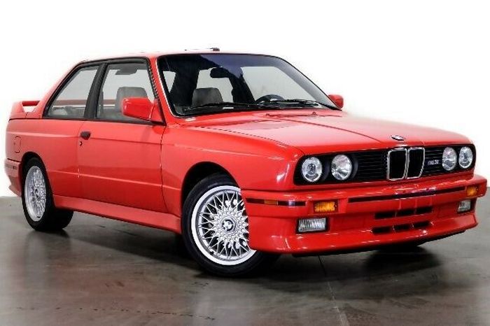 BMW E30 M3 1991milik mendiang Paul Walker.