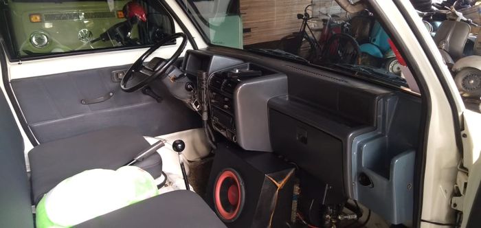 Pasang audio di kabin