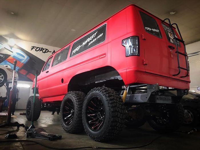 Buritan klasik dan susdah dibuatkan tangga sebagai akses ke atap