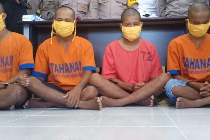 Keempat pelaku pengeroyokan anggota TNI Angkatan Laut yang diamankan Polres Probolinggo terancam penjara maksimal lima tahun.