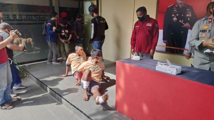 Maling motor, Juwanto (belakang) protes kepada Alim (depan) karena pembagian hasil tak rata
