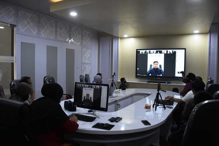 Bupati Gowa menyampaikan tak akan melanjutkan PSBB melalui video konferens