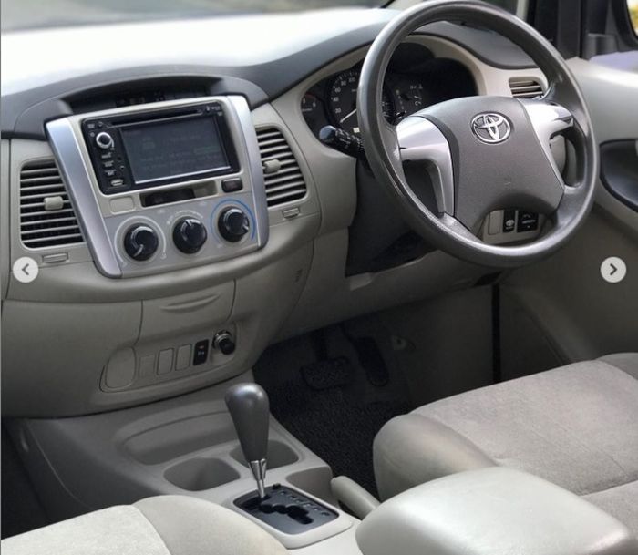Interior Toyota Kijang Innova Diesel 2.5 G 2012