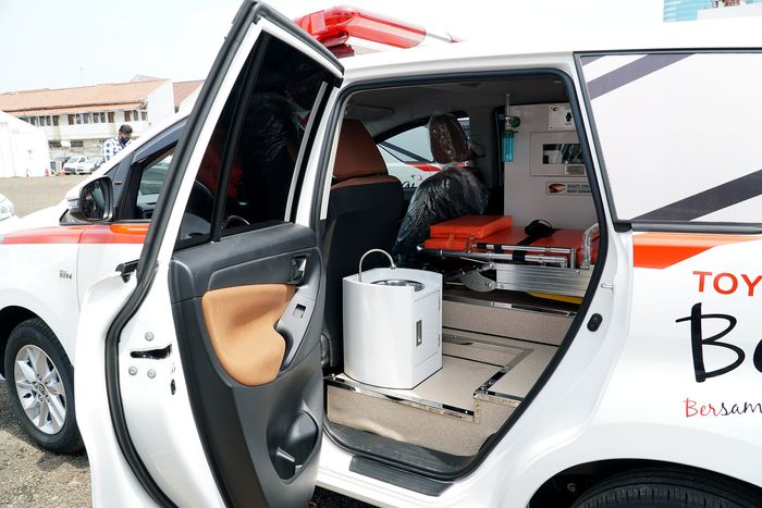 Toyota KIjang Innova Ambulance