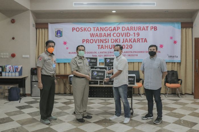 Sumbangan sembako untuk warga DKI terdampak COVID-19 dari BMW dan BMWCCI Chapter Jakarta