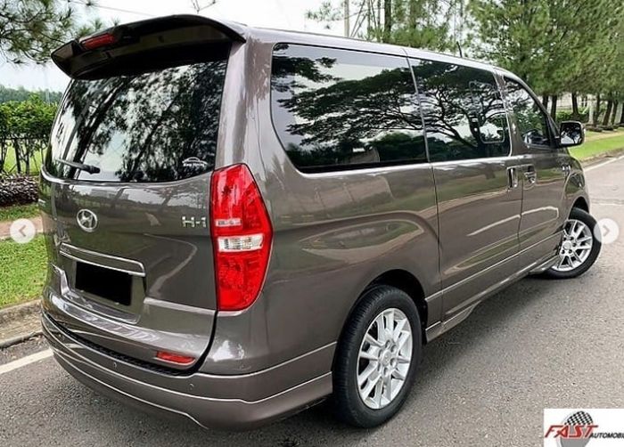 Hyundai H-1 XG 2015 versi bensin