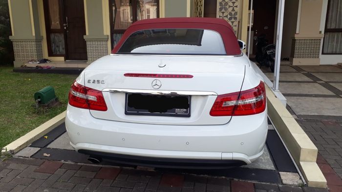 Mercedes-Benz E 250 Coupe Convertible milik Tontowi Ahmad